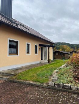 Charmante Dachgeschosswohnung mit Fernblick in Neunburg vorm Wald zu vermieten - Neunburg (Wald) Zentrum