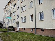Sonnige 3-Zimmer-Wohnung mit Balkon, 3. OG, ruhige Grünlage, 2 Nettokaltmieten frei, renoviert - Burg (Sachsen-Anhalt)