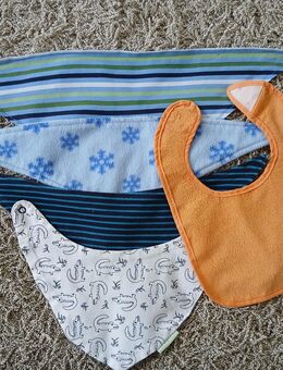 Lätzchen und Dreiecks-Tücher, 5 Stück - Münster (Hessen)