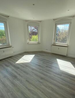 Gründerzeithaus in ruhiger Lage - Wohnen und investieren mit Stil - Lichtenstein (Sachsen)