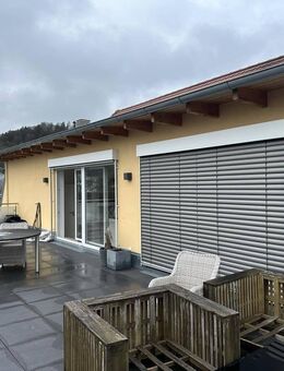 Zwangsversteigerung - Modernisierte Dachgeschosswohnung mit Terrasse und gehobener Ausstattung! - Pegnitz