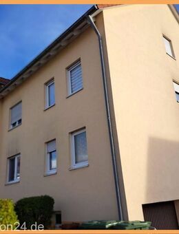 SOFORT freie 42 qm Komfortwohnung mit herrlichen SONNEN- BALKON + NEUES Bad + KfZ Stellplatz - Lehrberg