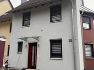 Verkauft !!! Charmantes Reiheneckhaus mit Garage & Stellplatz - Leinburg
