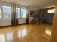 Großzügiges Mehrfamilienhaus mit Anbau, Gewerbehalle und vielseitigem Nutzungspotenzial - Ellefeld