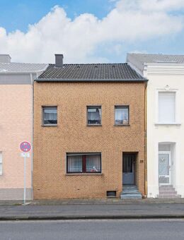 PHI AACHEN - Sanierungsbedürftiges, potenzialstarkes Wohndomizil mit Doppelgarage in Düren! - Düren