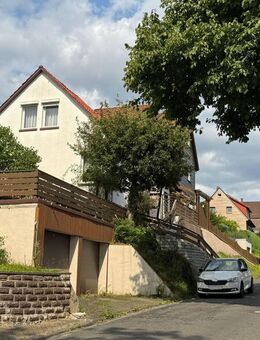 *Kleine, feine Doppelhaushälfte mit Garten und Doppelgarage in beliebter Wohngegend in Osterode* - Osterode (Harz)