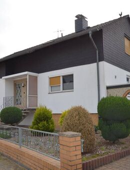 Einfamilienhaus mit Einliegerwohnung und Garage - Lehre