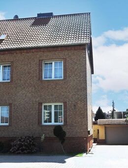 Zweifamilienhaus mit Möglichkeit für Gewerbe sucht neue Bewohner - Dessau-Roßlau