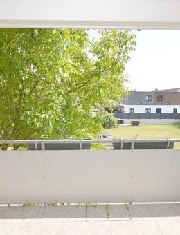 Schöne, großzügige 3-Zimmer-Wohnung mit großem Balkon, neuem Bad + Tiefgarage... - Wolfenbüttel