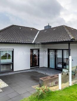 Charmanter Winkelbungalow mit großem Garten, Terrasse und Garage in Papenburg - Papenburg