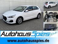 Hyundai i30, 1.6 CRDi Select SpurAss Tmat Alu15 EU6d-T, Jahr 2018 - Heilbronn