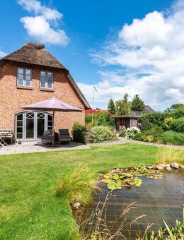 Attraktives reetgedecktes Friesenhaus * Kaminofen * traumhaftes Grundstück * Gartensauna * - Midlum (Schleswig-Holstein)