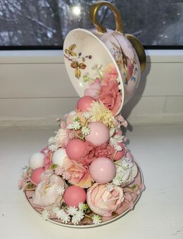 Schwebende Tasse, Deko - Iserlohn Zentrum