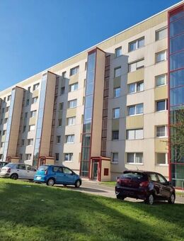 Erstbezug nach Sanierung - Kleine Dreiraumwohnung mit Balkon - Crimmitschau