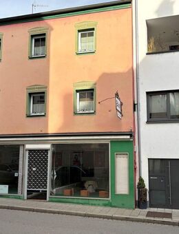 Zentrales, sanierungsbedürftiges Wohn- und Geschäftshaus im Chamer Altstadtbereich - Cham