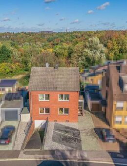 Nahe Aachen: Solides Zweifamilienhaus mit Stellplätzen, Wintergarten und Ausblick ins Grüne! - Herzogenrath