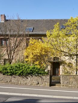 Etwas Besonderes: Historische Villa im Frauenland mit schönem Garten, Balkonen und Festungsblick! - Würzburg