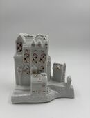 Winter‑Dekohaus Keramik weiß mit Goldakzenten, ca. 12 × 12 cm, Lichthaus‑Stil, Vintage in 69221