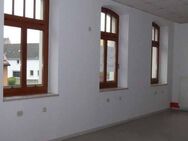 Nach Sanierung und Umbau - Großzügige, helle 3,5-Raum-Zimmer-Wohnung im 1. OG in Auma zu vermieten - Auma-Weidatal