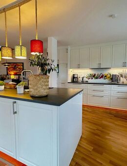 Tolle 4-Zi Maisonette mit Luxus-Wohnküche und Sonnenterrasse in ruhiger, gehobener Wohnlage - Neu Isenburg