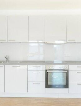 Sonnige Etagenwohnung mit Balkon, neuer Einbauküche und großzügigem Wohnkomfort - Bad Friedrichshall