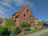 Gepflegtes 2-Familienhaus mit Doppelgarage auf ca. 515 m² großem Grundstück....ideal für die große Familie - Brake (Unterweser)