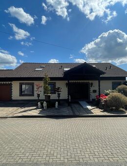 Engel & Völkers: Für Kurzentschlossene: Wohnhaus mit Potenzial! - Asbach (Landkreis Neuwied)