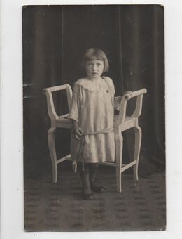 Altes Foto. Kleines Mädchen - Datteln