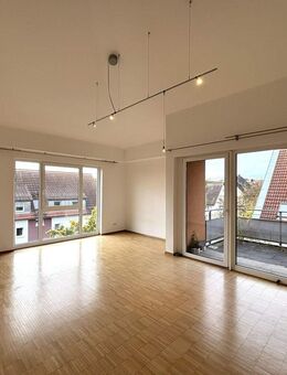 Helle attraktive 2-Zimmer-Wohnung mit hohen Decken und Balkon - Ludwigsburg