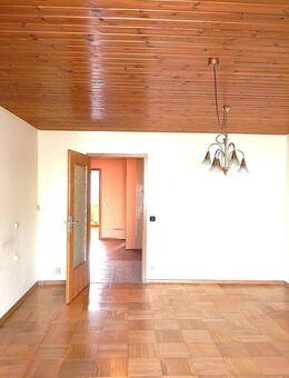 Helle 3 Zimmer-Wohnung mit Balkon und Tiefgaragen-Stellplatz in guter Lage! - Geislingen (Steige)