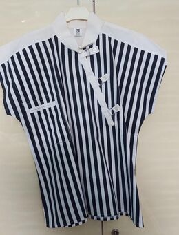 Moderne Bluse m. schrägem Verschluß, Neu , ungetragen - Leipzig Ost