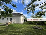 IMMOBERLIN.DE - Wunderbarer Bungalow mit großem Sonnengarten in ländlicher Wohlfühllage - Höhenland