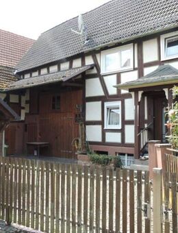 Gemütliches Fachwerkhaus in ruhiger Lage mit Nebengebäuden - Fronhausen