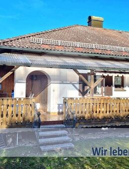 WALMDACH BUNGALOW MIT ELW UND HERRLICHER AUSSICHT NUTZBAR ALS ZWEIFAMILIENHAUS - Vilshofen (Donau)