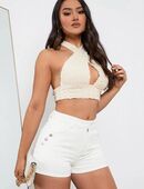 Damen Jeans Shorts mit Knopf Detail in weiß / Größe 27 und 28 / Neu in 45768