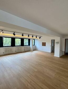 Renovierte ,Stilvolle 3-Zimmer-Wohnung im Zentrum von Bad Godesberg - Aufzug ,Barierrefrei mit EBK - Bonn