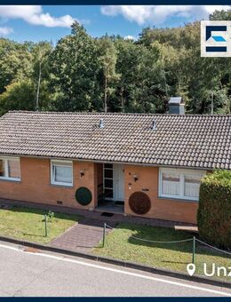 Besonderer Bungalow mit ansprechender Architektur auf weitläufigem Grundstück - Unzenberg