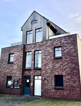 Lichtdurchflutete Dachgeschosswohnung mit Balkon und Einbauküche - Oldenburg