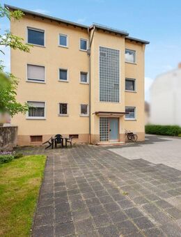 Mehrfamilienhaus mit 5 Garagen & 3 Wohneinheiten - Ihr Investment in Hanau-Steinheim! - Hanau (Brüder-Grimm-Stadt)