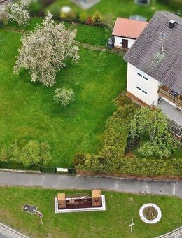 Zweifamilienhaus mit Ausbaureserve | Sehr großzügiges Grundstück | Zentrale Lage - Teublitz
