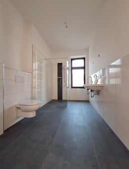 Bestlage - Erstbezug nach Sanierung: 2-Raum-Wohnung mit geh. Innenausstattung - Zwickau Zentrum