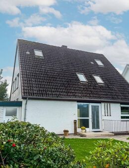 Erdgeschosswohnung in ruhigem Zweifamilienhaus mit überdachter Terrasse & Carport - Neumünster
