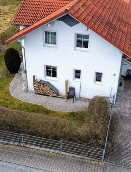 Einfamilienhaus mit Anbau und Garage mit neuer Wärmepumpe - Tann