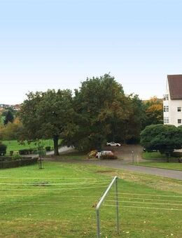 +++ Helle 3 Zimmer im Dachgeschoss mit Balkon und Stellplatz in landschaftlich schöner Lage +++ - Waldenburg (Sachsen)