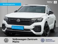 VW Touareg, 3.0 TDI R-Line Black Style, Jahr 2022 - Mainz