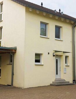 Großzügige 6,5-Zimmer-Doppelhaushälfte - viel Raum für die ganze Familie, zentral und ruhig gelegen - Nufringen