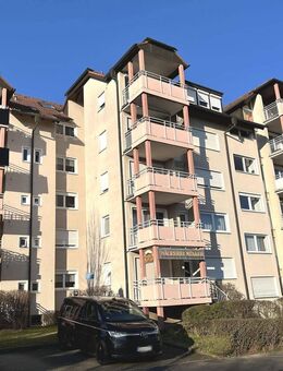 HAS-DISTELFELD: Gemütliche 1 Zimmer-Wohnung (bisher als Laden genutzt) mit Südwestloggia und Kfz-Stellplatz - Haßfurt
