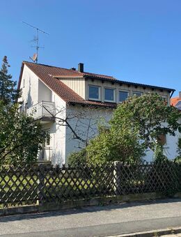 ZWEIFAMILIENHAUS MIT GARAGE, NEBENGEBÄUDE, CARPORT UND GARTEN IN NEUNKIRCHEN AM SAND OT SPEIKERN - Neunkirchen (Sand)
