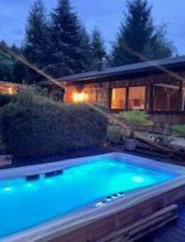 Modernes Traumhaus mit Pool und Sauna in ruhiger Lage. - Gehren