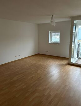 Großzügige 1 ZKB Wohnung mit Balkon und Einbauküche - Saarbrücken